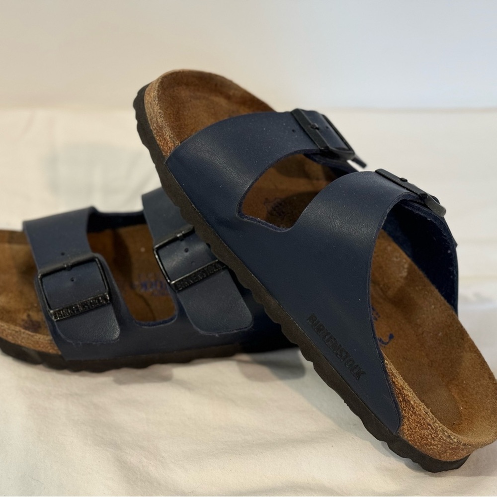 Birkenstock Arizona Sandals in Navy Blue. Size 39